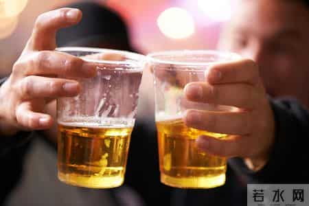 医生提醒：高血压患者长期吸烟酗酒，不到3年心脑血管或遭遇9损伤