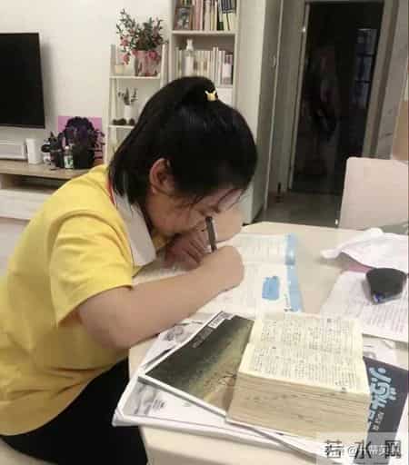 “真希望女儿走丢”，宝妈公开承认：厌恶10岁女儿，引起家长共鸣