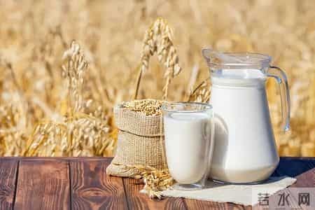 牛奶再次被关注！医生发现：高血脂人常喝牛奶，或出现这些变化