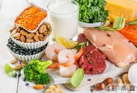 查出肺癌后，他后悔直言：肺癌早期不是胸痛，而是身上5种异常！