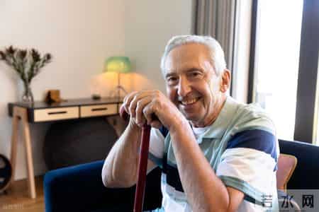 身材决定寿命？研究发现：活过80岁的老人，身材大多有两个特征