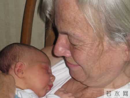 凌晨 2 点被哭声惊醒？真正熬不住的，其实是带孙子的那个人