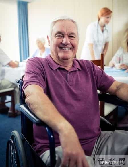 73岁丁克老人住养老院半年后，发出忠告：人这一生，一定要有孩子