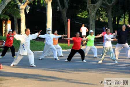 养老金够不够花？退休后才懂-熬满30年工龄更好，能多拿这5笔钱