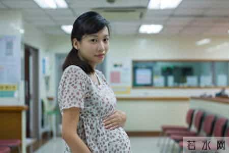 从一胎到四胎：辽宁孕妇的罕见妊娠之旅与医学迷思