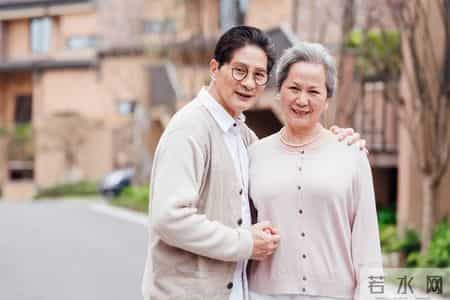 这7样全占就是万里挑一的老人，尤其是最后一样，如没有就不圆满