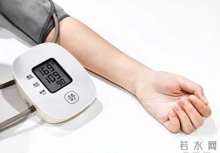 新研究：数百万人被误诊为高血压！原因竟是姿势错了
