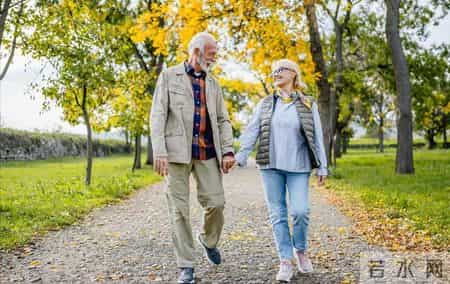 权威医生：坚持走路锻炼的糖尿病人，不用几个月，身体迎来4改善