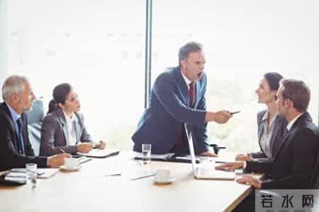 走上领导岗才知：管人不能瞎管，手段很重要，3个狠招让下属臣服