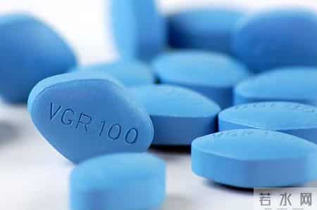 62岁老人家中突然晕倒，医生警示：坦索罗辛切勿与这5类药同服