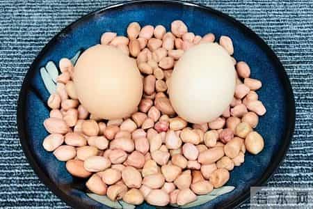 复旦大学发现-不吃花生和鸡蛋的人，胆固醇马上就降低了 可信吗？