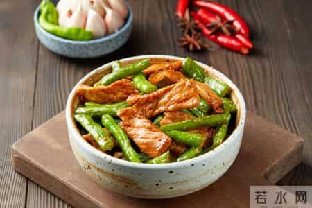 35岁男士确诊肾癌，提醒父母：冰箱久放的4种食物，及时扔掉