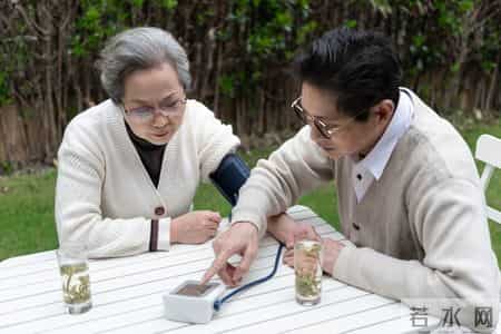 气温下降！提醒脑梗病人，牢记：1不碰，2不洗，3要吃，要了解