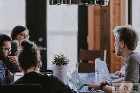 别让AI替代你，B端产品经理的“行业暗知识”，才是铁饭碗