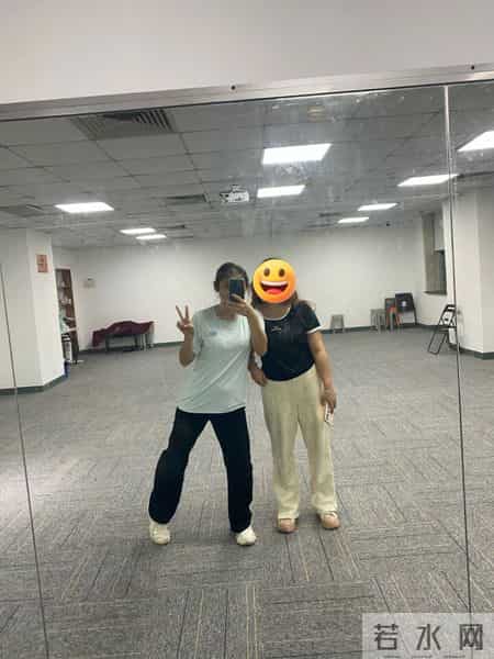 蹭老，年轻人摸索出的“新”性价比生活