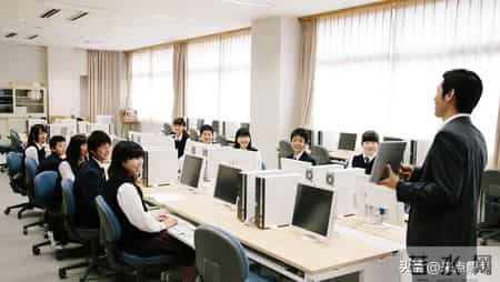 AI抢饭碗的时代，产品经理如何破局？2025实战经验谈