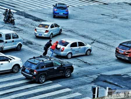 “一瞬间的疏忽”——父母的专注与孩子的安全