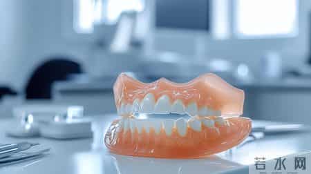 假牙不仅不能用普通牙刷刷，原来还有这么多禁区…