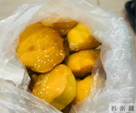 50+打工日常：宿舍晾衣起口角，职场外的小事更磨人心态