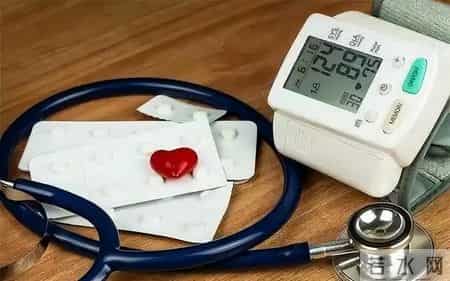 学医后才知道，高血压最危险的信号，不是头晕眼花，而是这4症状