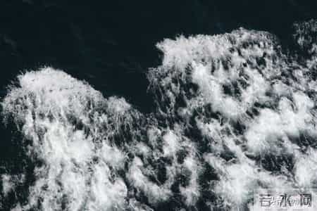 熬得过山重水复，岁月自会赠你柳暗花明