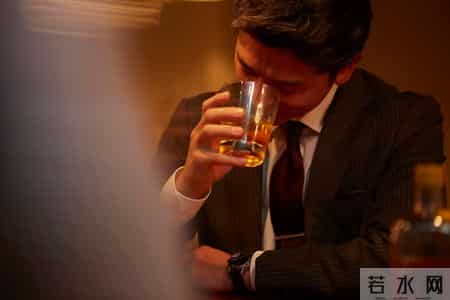 医师调查发现：每日饮酒的糖尿病人，多数临近62岁或有3种异样