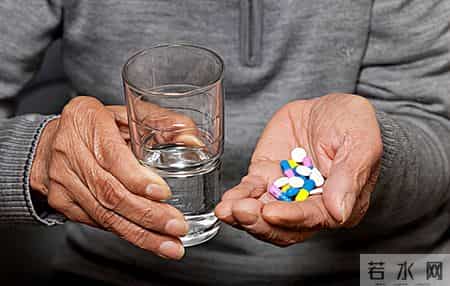 尿毒症一半是喝死的？医生告诫：尿毒症不节制，3个后果很严重