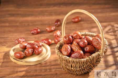 红枣是高血脂的催命符？医生建议：想要降血脂，这几种食物要少吃