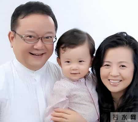 为真爱买单！77岁王刚垂垂老矣，小20岁妻子每天还要照顾三位老人