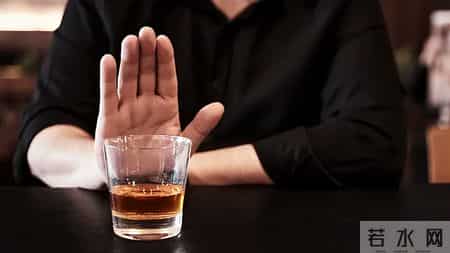 医生坦言：老人若戒掉喝酒，不出半年时间，身体或会有这几个改变