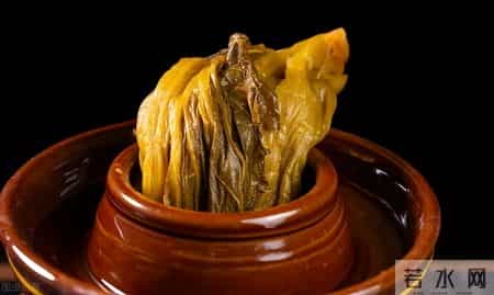 咸菜立大功？医生调查发现：高血脂患者吃咸菜时，要多注意这几点