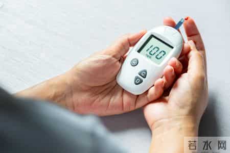 脑内科专家提醒：脑梗患者出门最好带3东西，少一样都有风险？