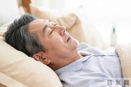 医生坦言：老人若戒掉喝酒，不出半年时间，身体或会有这几个改变