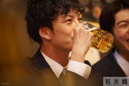 研究发现：每日饮酒的糖尿病人，多数临近66岁或有4种异样