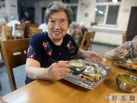 "吃饭八分饱"被推翻了医生-过了58岁，吃饭尽量要做到这5点