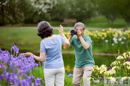 老了才明白，退休远离广场舞麻将桌，不是孤僻是清醒活法