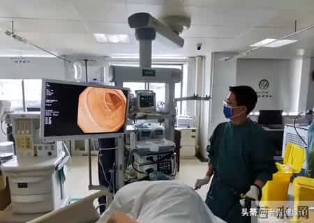 男子频繁腹泻，多次检查肠镜正常，直到换了检查项目：是癌王