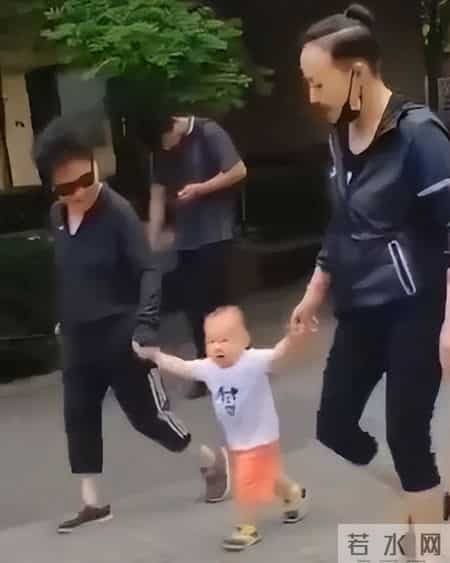 看孙子也用高科技