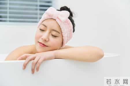 洗澡可能影响寿命！医生再次提醒：68岁以后，牢记洗澡“3不要”