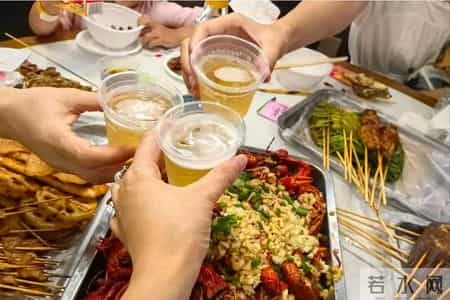 医生忠告：经常喝酒的糖尿病患者，不用多长时间，或出现4个变化