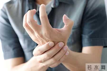 脑内科专家提醒：脑梗患者出门最好带3东西，少一样都有风险？