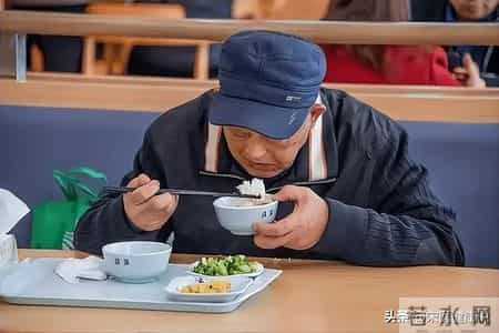 "吃饭八分饱"被推翻了医生-过了58岁，吃饭尽量要做到这5点