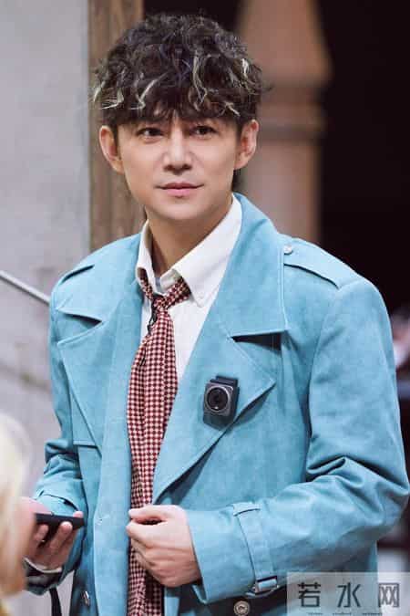 紧急扩散！何炅这波“女性生存指南”建议女孩们抄下来焊进备忘录