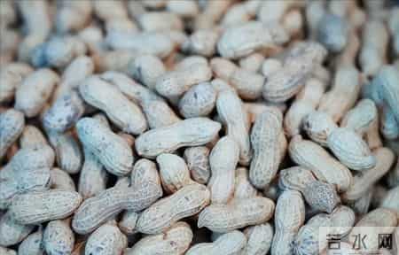 经常吃花生，对血管有利还是有弊？医生：保护血管，请远离3物