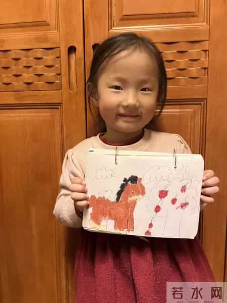 中班亲子美术--小马