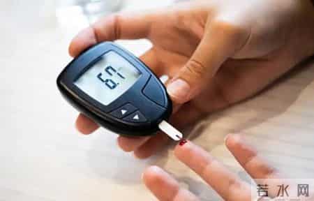 苹果是糖尿病的催化剂？医生再次提醒：不想血糖飙升，4物别多吃