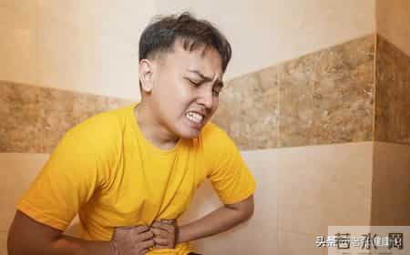 男子频繁腹泻，多次检查肠镜正常，直到换了检查项目：是癌王