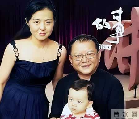 为真爱买单！77岁王刚垂垂老矣，小20岁妻子每天还要照顾三位老人