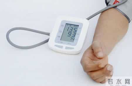 医生：血压高的人，宁可冬天出门走路，也别碰这7件伤血管的事