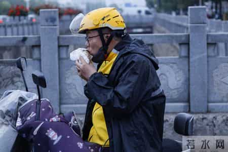 多名院士呼吁：超过63岁的老人，宁可在家做家务，也别出去干这些